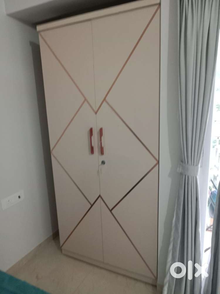 Wardrobe - only 3 months used