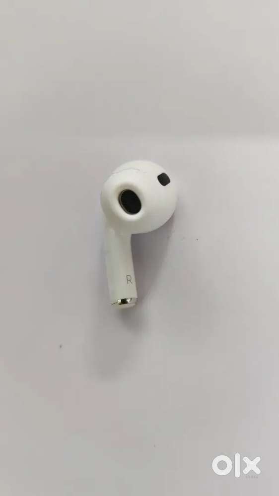 Apple earbud only right side