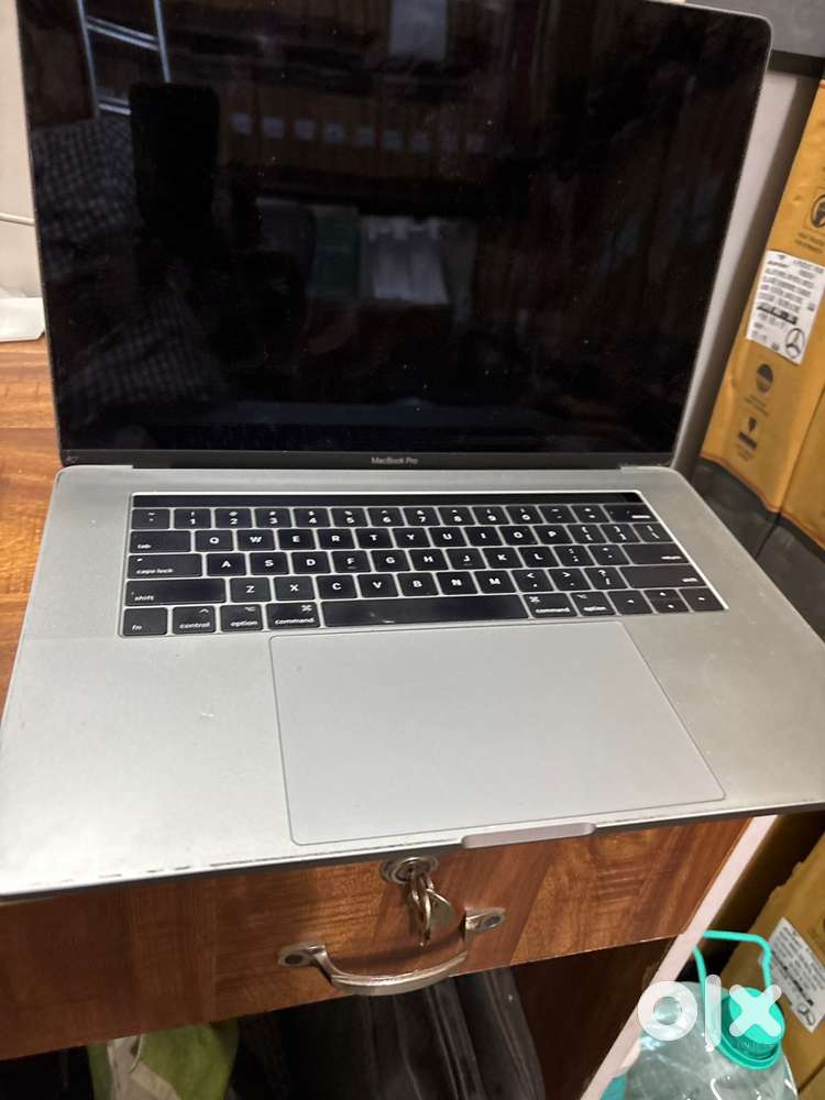 Macbook Pro A1707 15” Touchbar i7 16gb 256gb