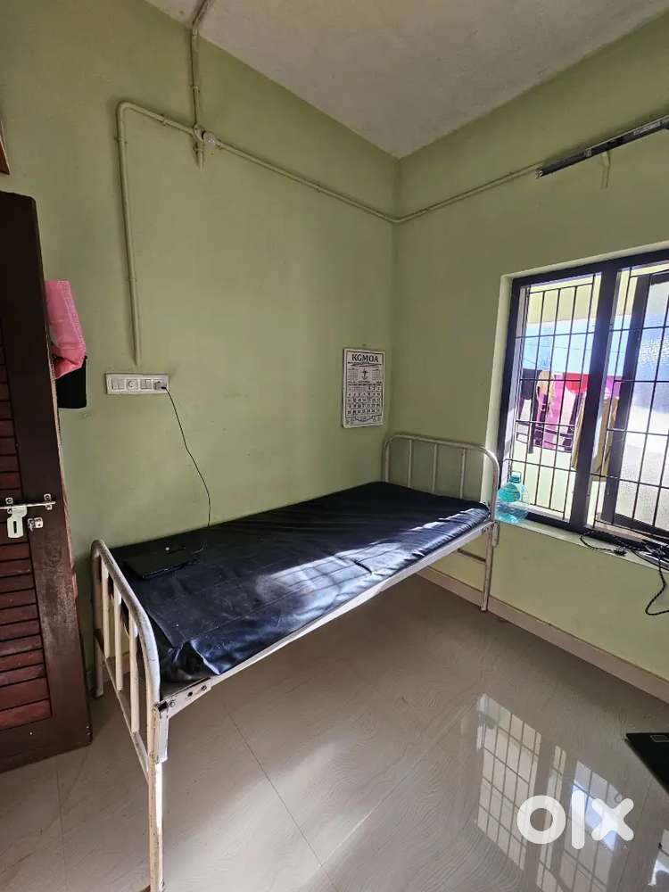 Room for single woman