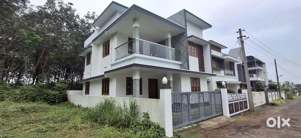 2100 SQFT 4 BHK ATTACHED NEW HOUSE NEAR PALLIKKARA PAZHAMTHOTTOM