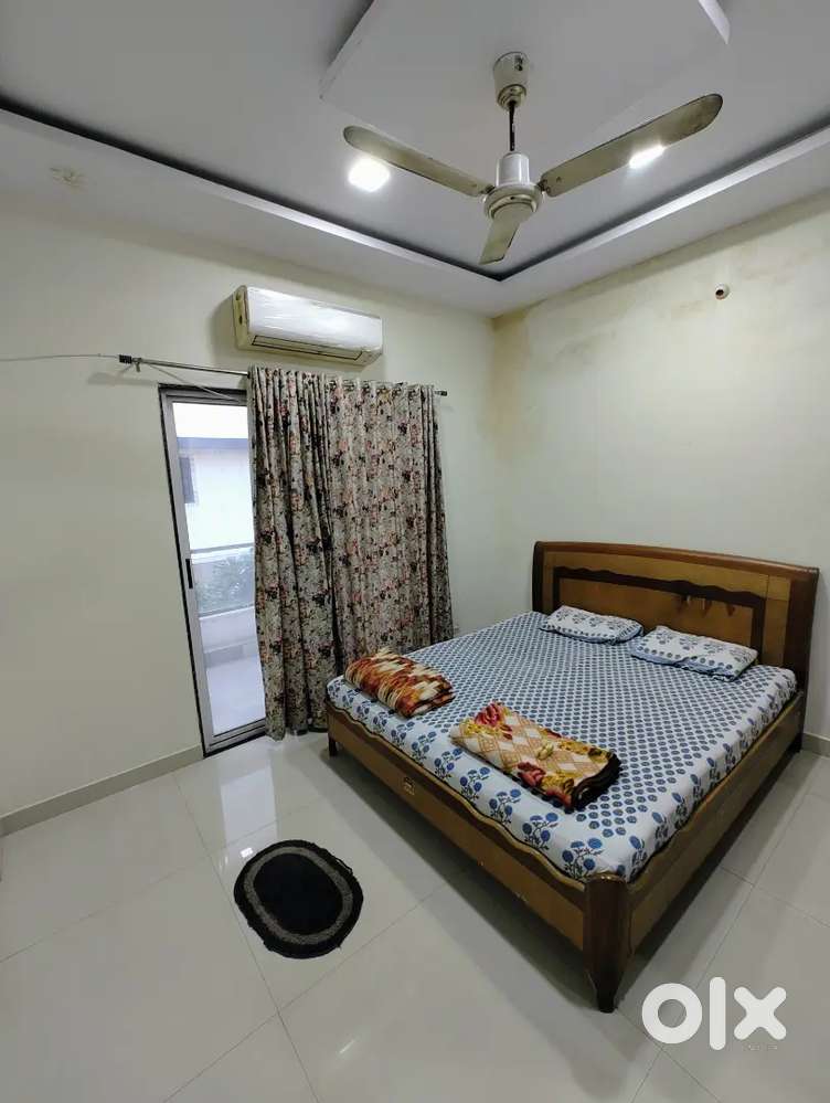 Available for Rent : Furnished 1 and half bhk 3km from railway station
