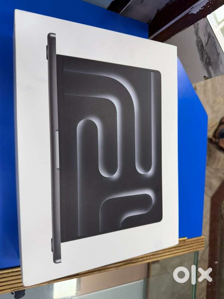 apple macbokk pro 14.2. 18gb 512gb M3 pro chip new seal pack mrp 199k