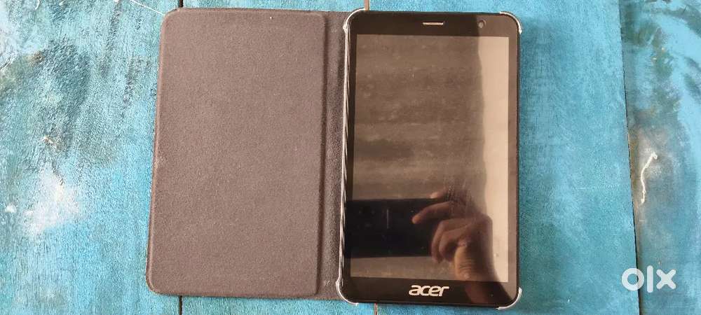 Acer one 8 tablet completely new with box and all accessories