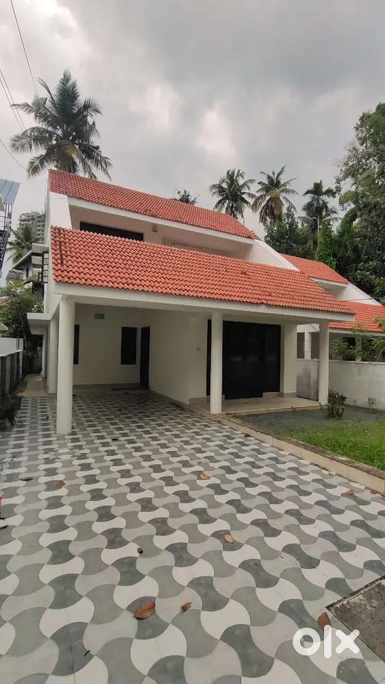 WELL-MAINTAINED MODERN 3BHK HOUSE FOR SALE NEAR SASTHAMANGALAM