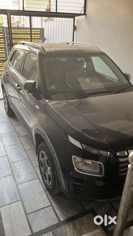 Hyundai Venue 2024 Petrol 8000 Km Driven