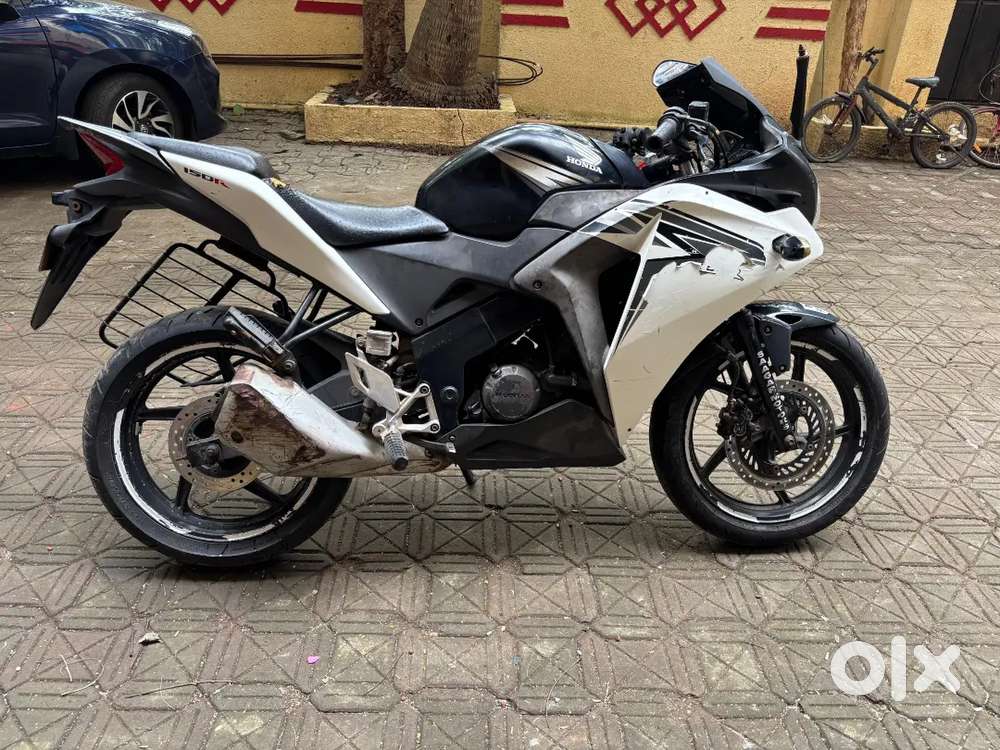 Cbr 150R white color 2015 single owner.