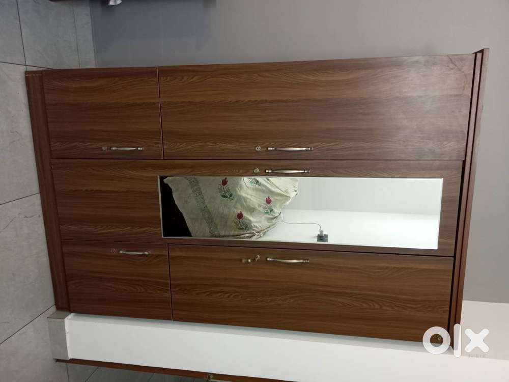 Wooden wardrobe - 3 door