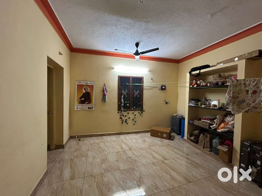 Female Bachelor needed to share the flat