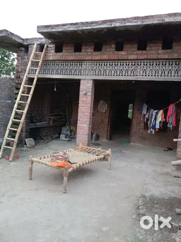 85x28. Feet ka plot hai 1kamra toilet bathroom Bana hai..