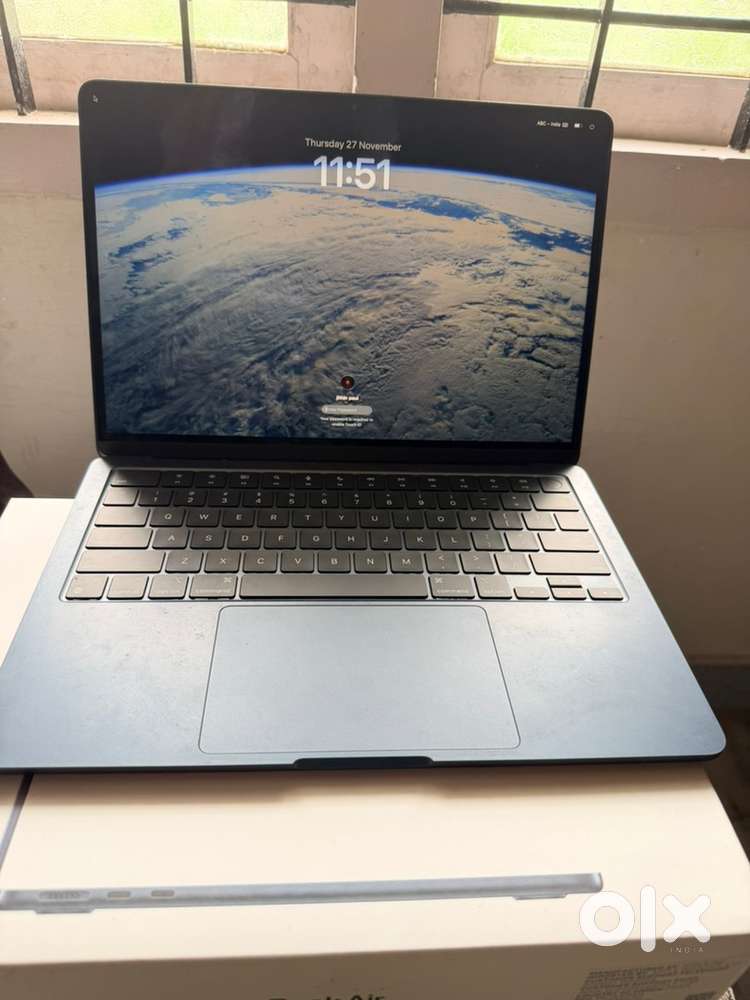 macbook m2. 16 gb 256 gb