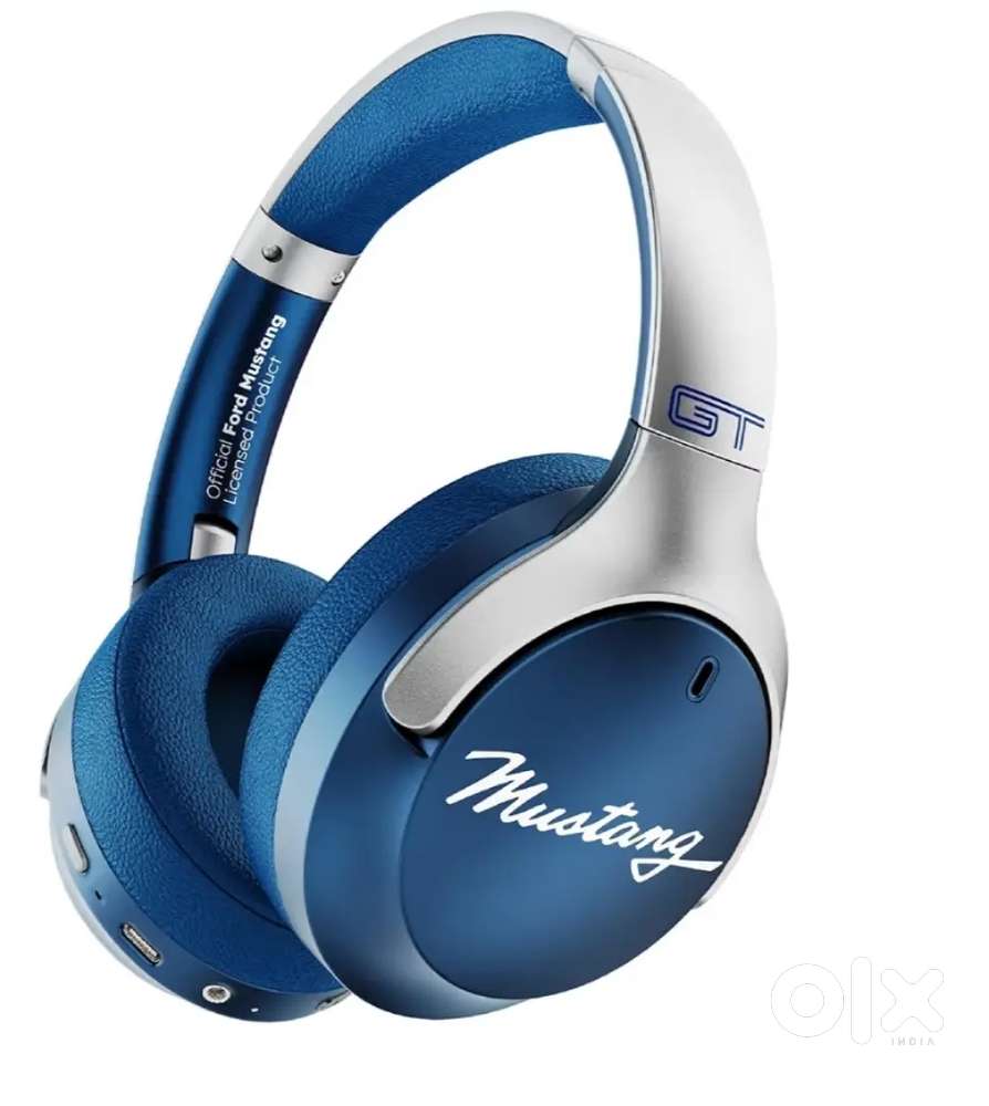 Boult mustang Q headphones.