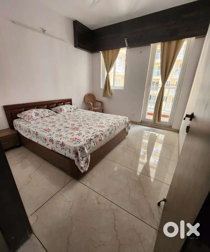 1 & 2,3 bhk semi and fully furnished flat for girl,boy, family, couple