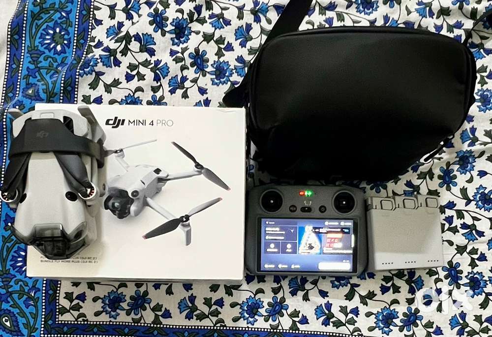 Mint conditioned DJI mini 4 pro fly more combo plus