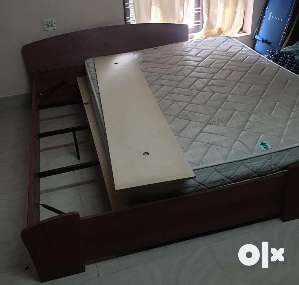 Queen size(200 x 150) Cot n Mattress in good condition