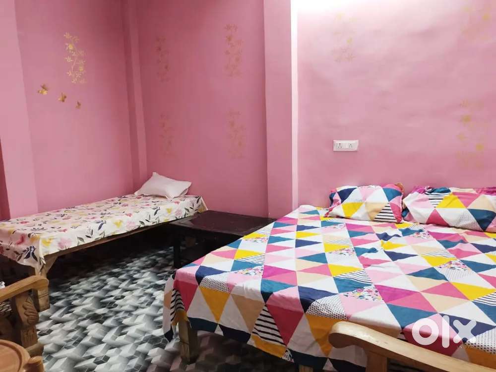 Kiraye ka liya rooms available hai maldahiya lohamandi mai.