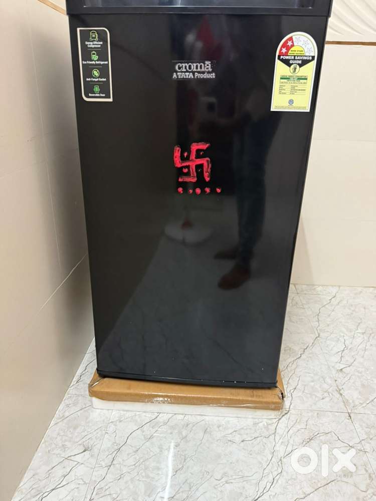Croma mini fridge/ Refrigerator