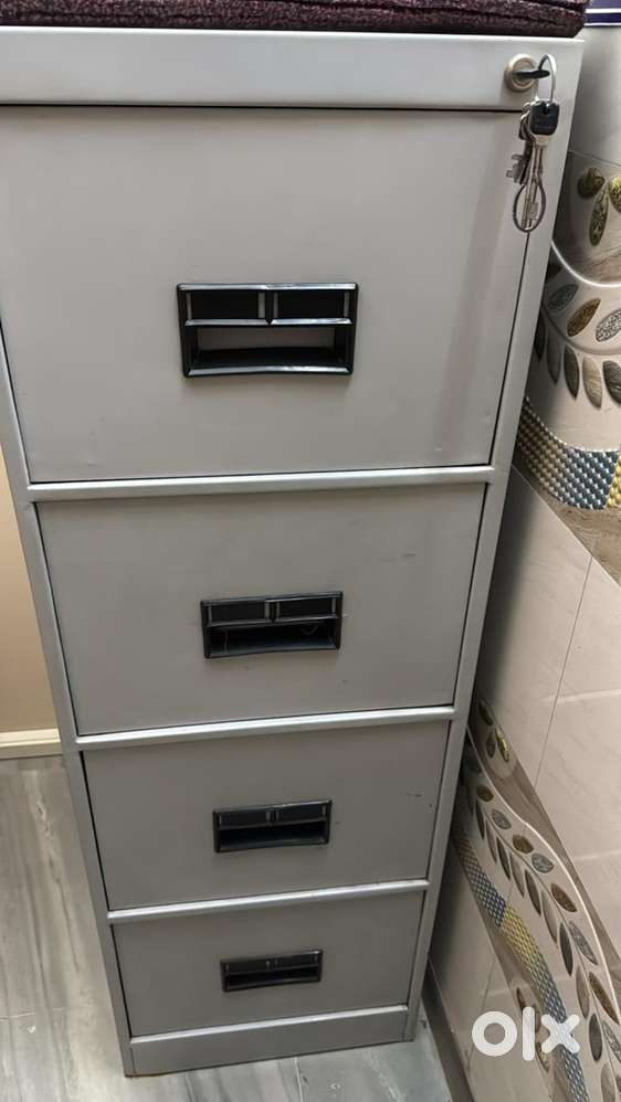 Office Almira  with lock system in heavy metal