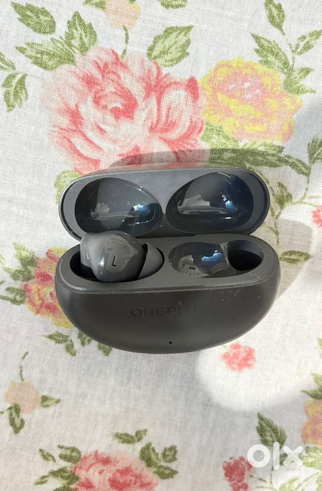 OnePlus Buds 3 – Left Earbud + Case