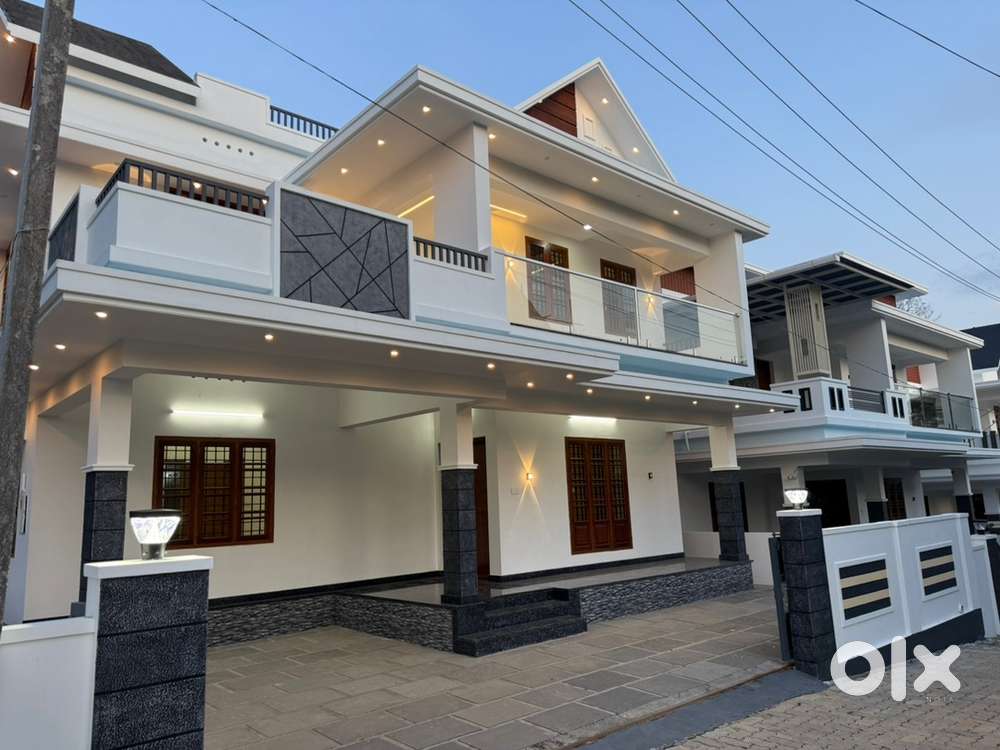 INFOPARK KAKKANAD 7.5 KM 3 VILLAS NEAR PALLIKKARA TOWN