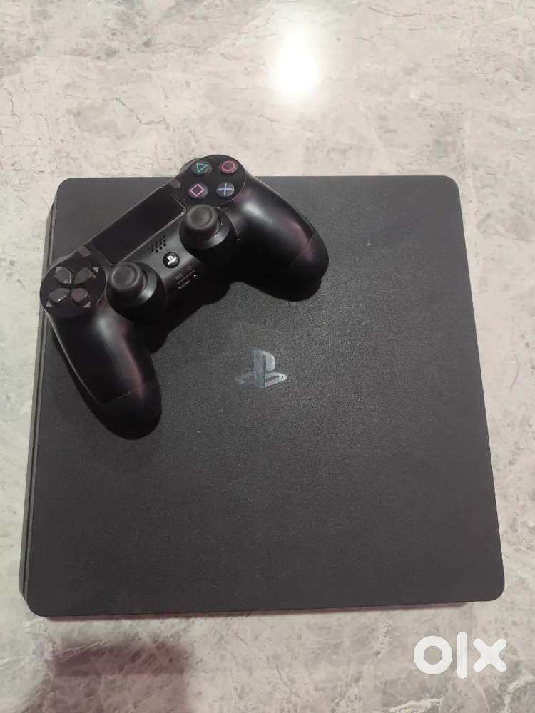 PS4 SLIM WITH 9 GAMES