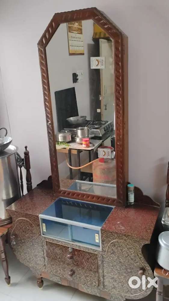 Dressing table