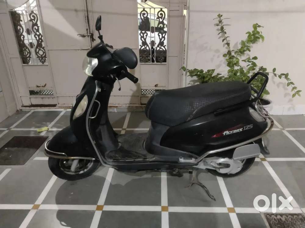 Access 125 black colour