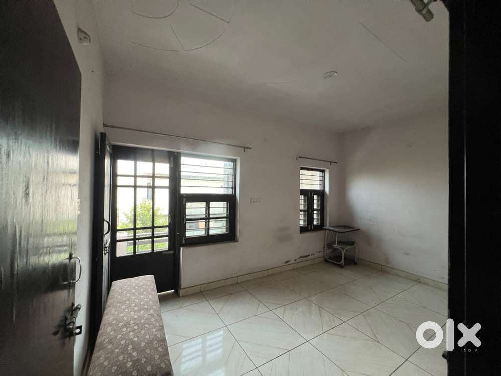 3 Bedrooms available for rent in Sector-C,  near gurudwara Sahib