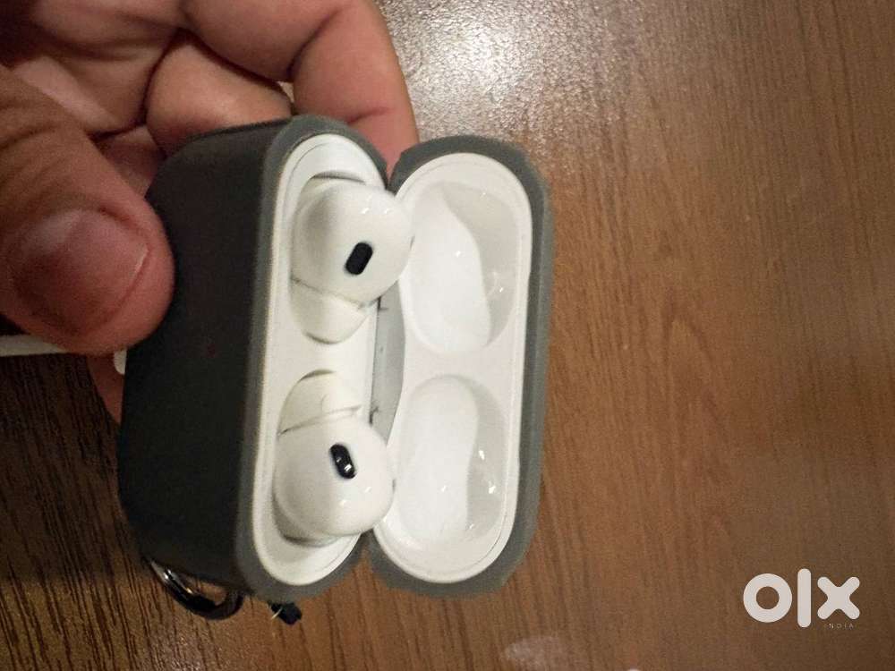 Apple AIrpod Pro 2 USB C (Still Under Apple Warranty)