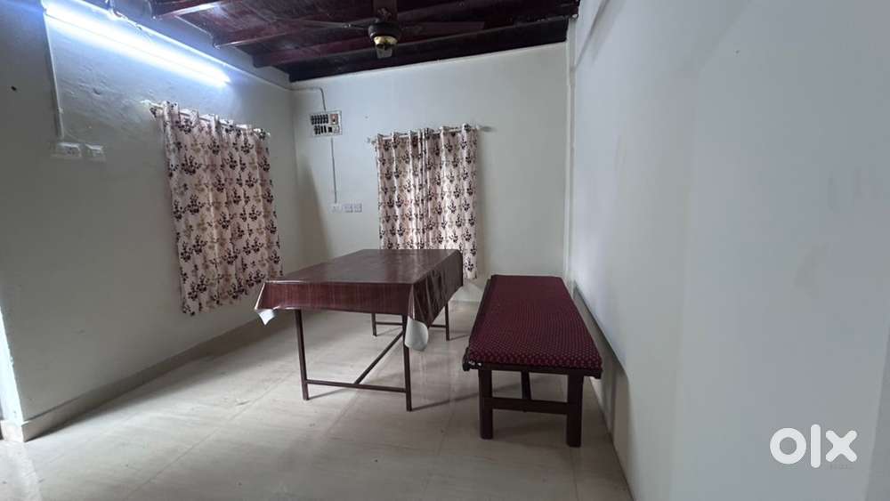 1 Room and a hall for Rent (Bachelors) Near Kazhakuttom For Rs 6500/-