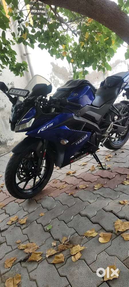 YAMAHA R15 V3 .