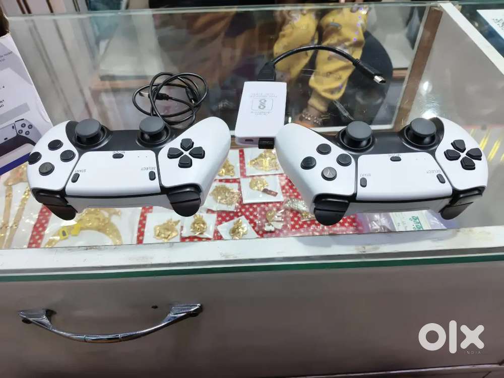 2.4G wireless gaming.   2 days old