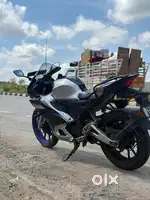 R15 v4 M Metalic White