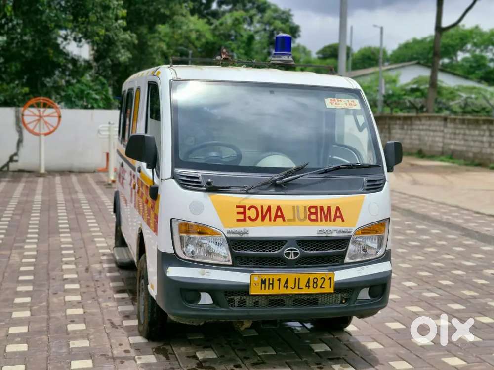 Tata magic cardeck ambulance