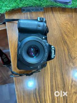 Canon EOS 60d camera with flash and original lense