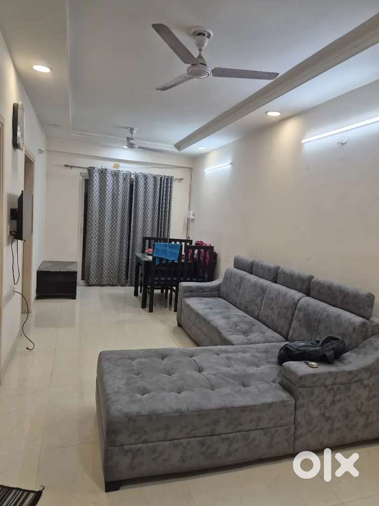 Required 1 girl flatmate ( only working girls)