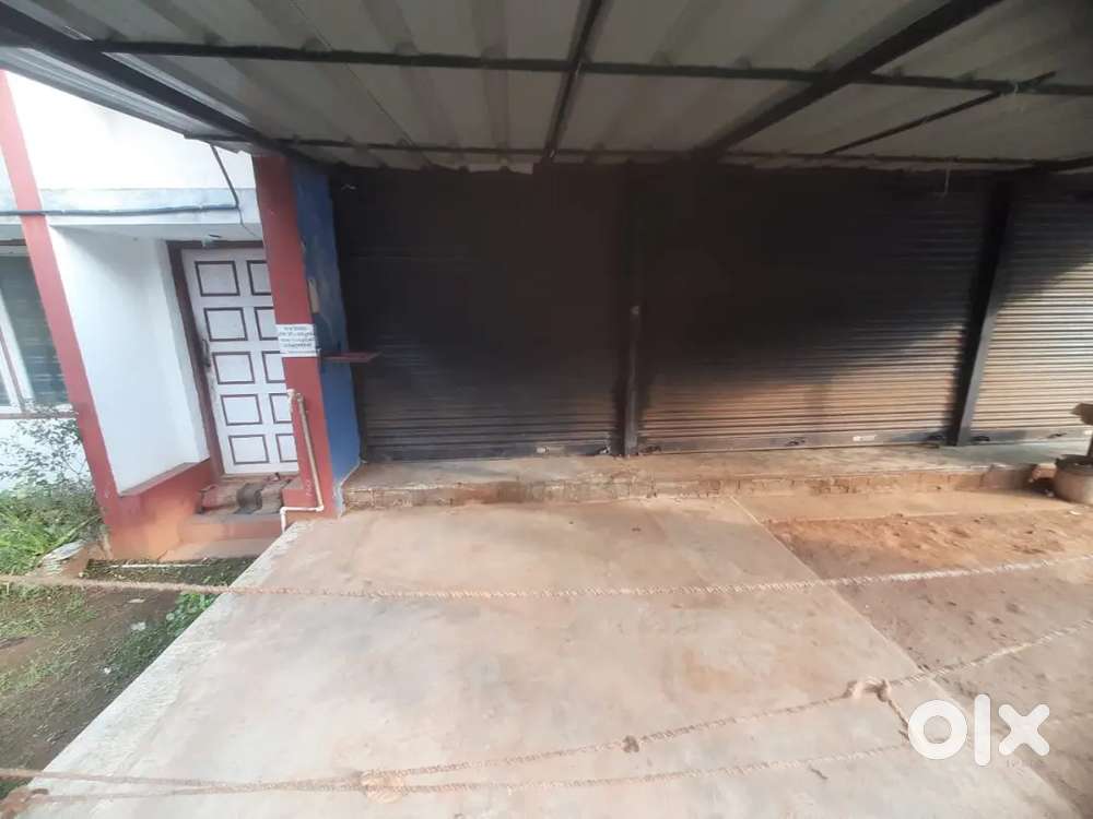 Shop for rent at Vayanashala Junction @5000/month.