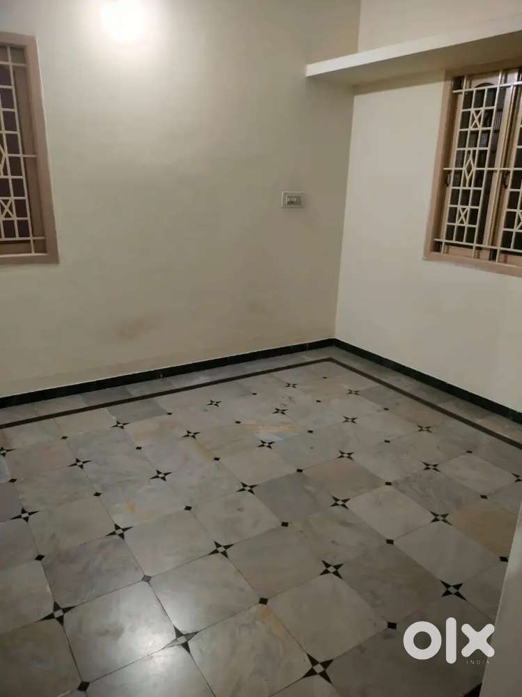 House rent near government arts college thanthoni malai karur