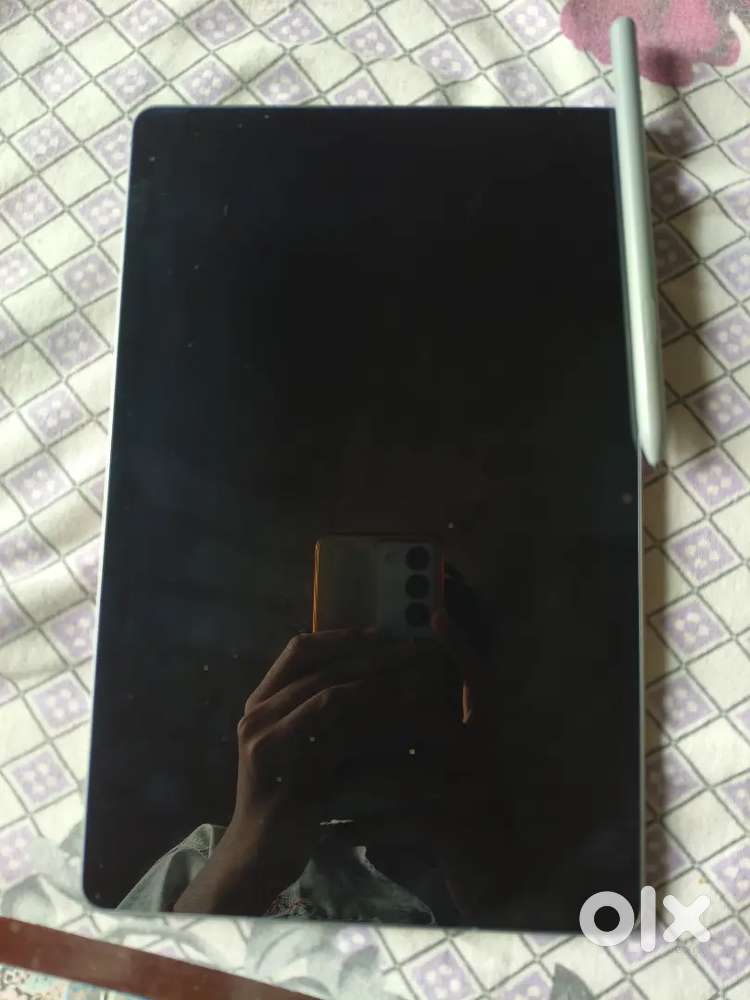 Samsung galaxy tab s9 fe 100% battery with pen and charger with box