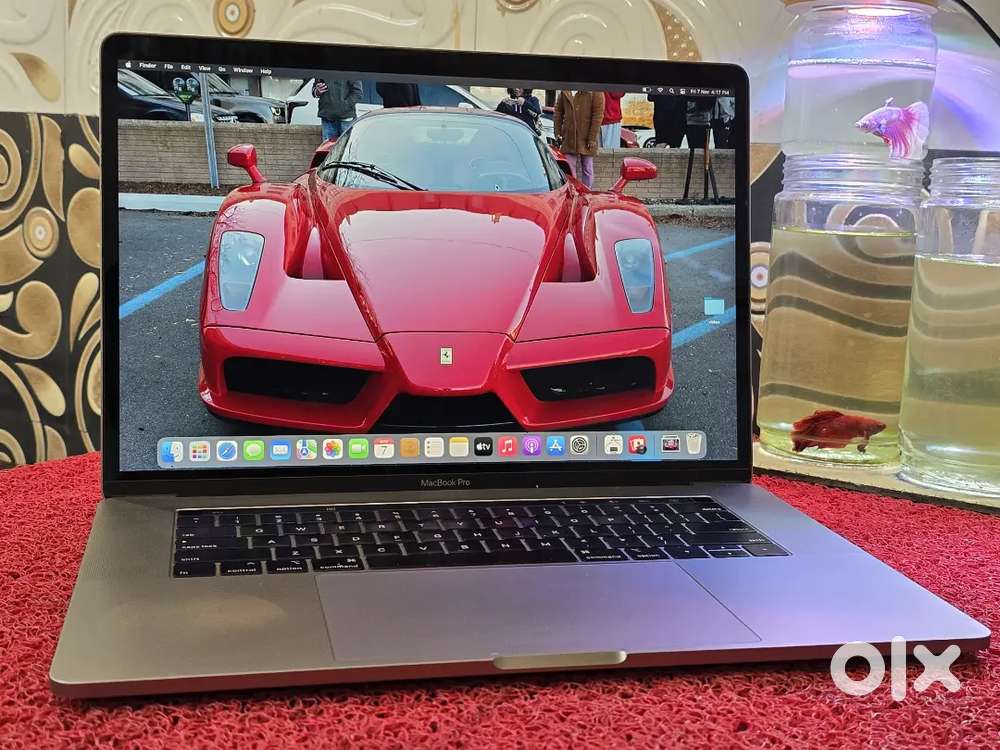 Apple Macbook Pro i7/16/256gb SSD 5.5gb Graphics 15inch Retina Display