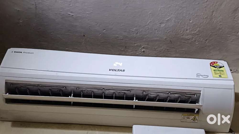 Voltage split ac