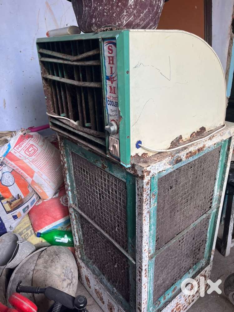 Cooler with axost fan