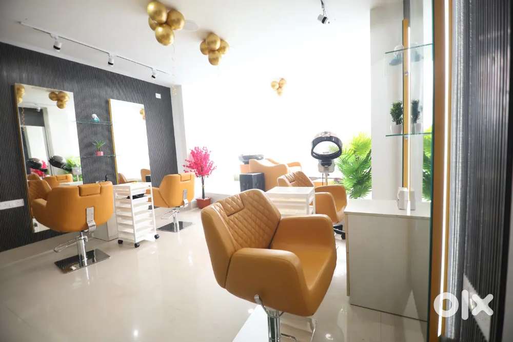 WOMENS BEAUTY PARLOUR FOR SALE