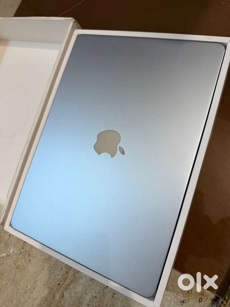 MacBook Air M4 – 2 Months Old – 100% Battery – Bill Box – Like New