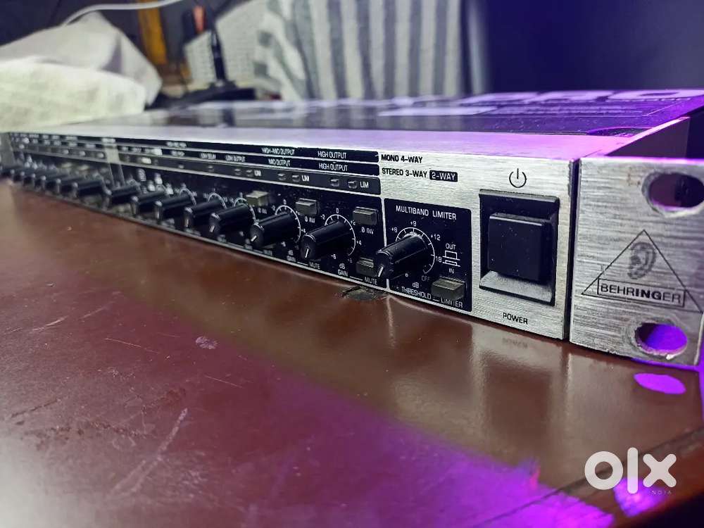 BEHRINGER Super -X  Pro 4 way Cross Over, very good in condition.