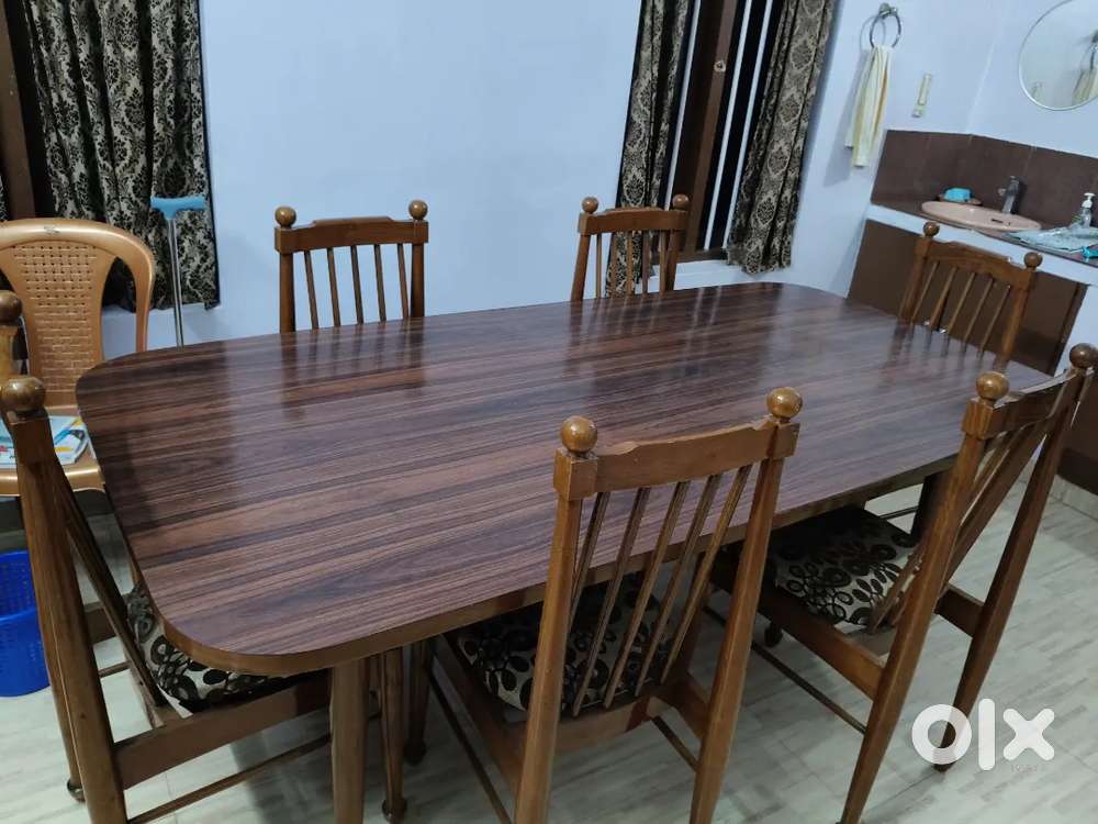 6 seater Dining table