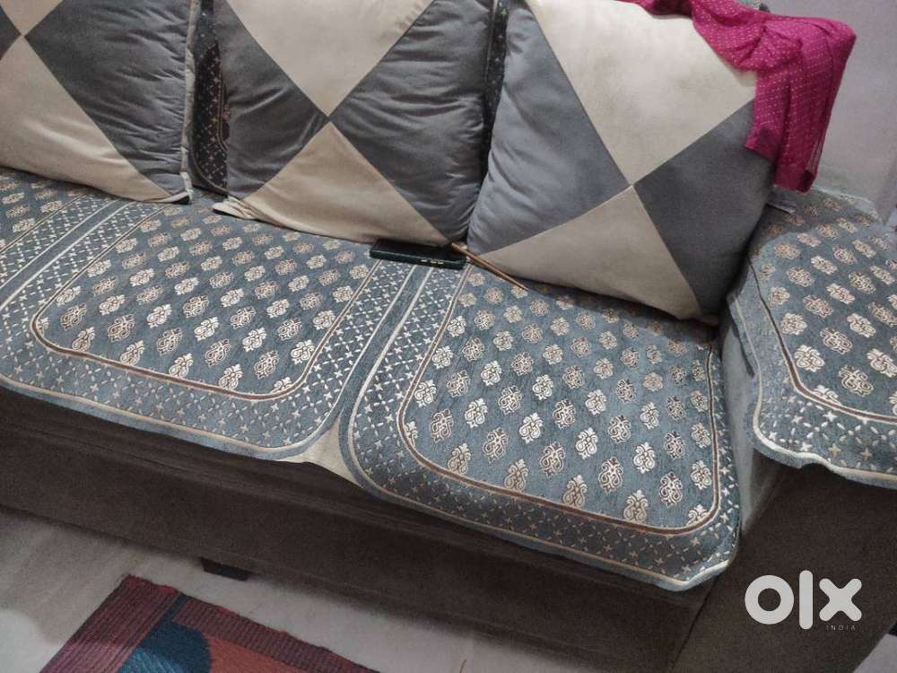 New 5 seater sofa without table