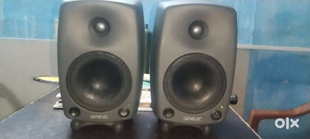 Speaker Jen legs Studio speaker