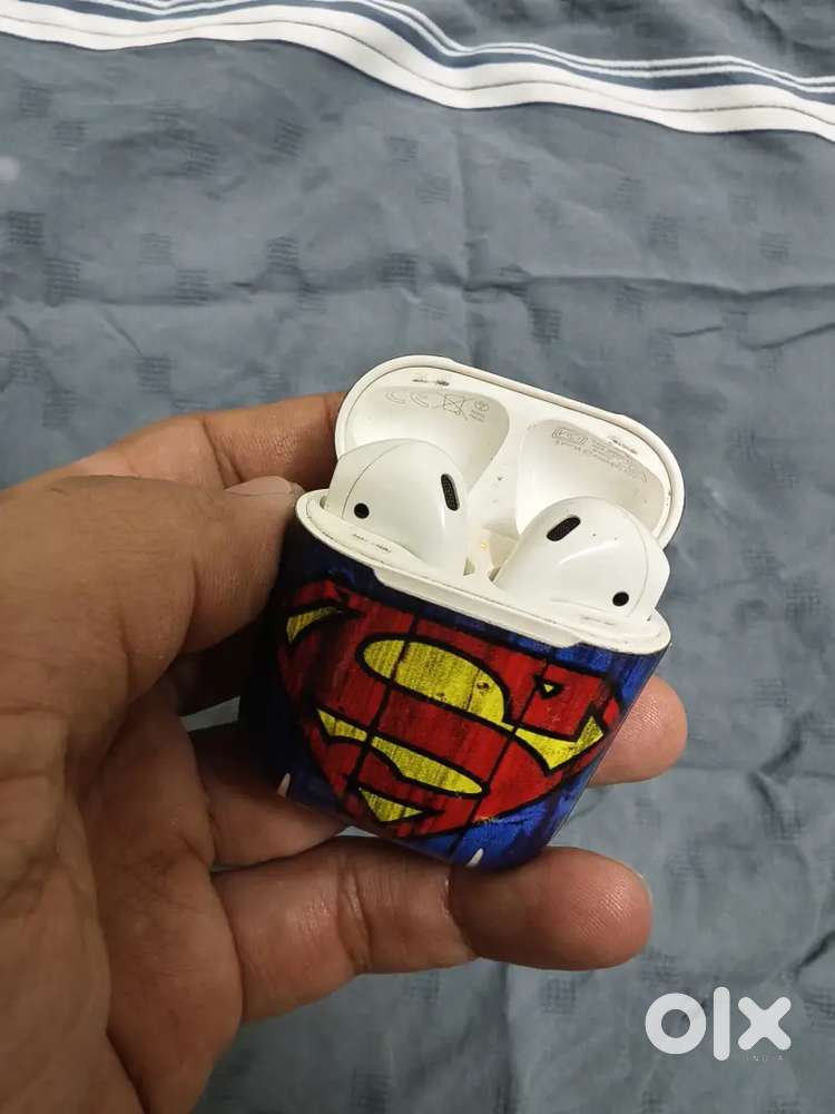 Airpods 2 new Candition with box cable