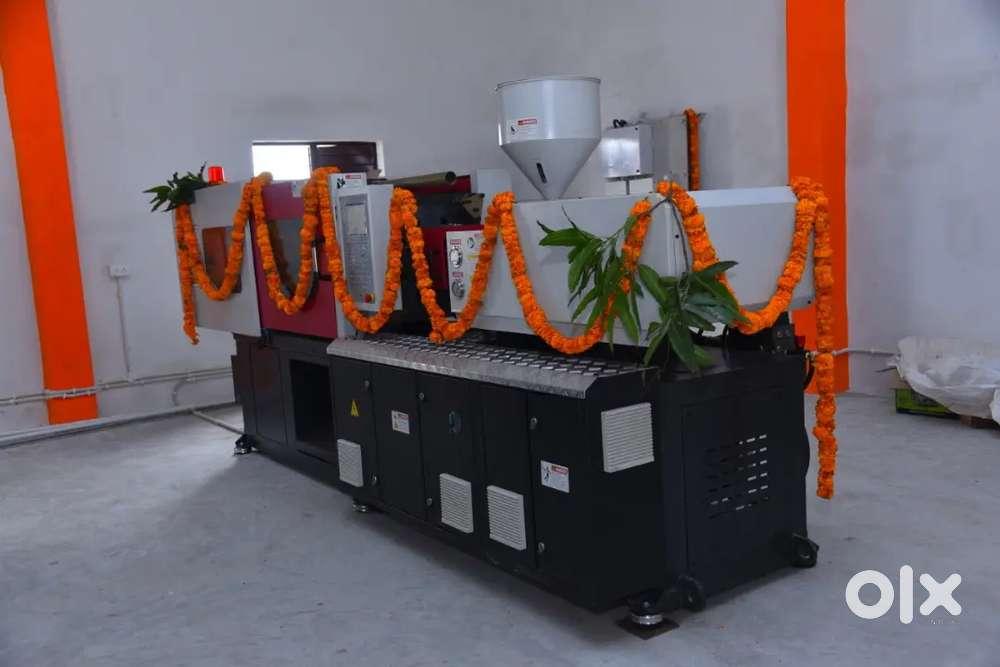 Plastic injection moulding machine